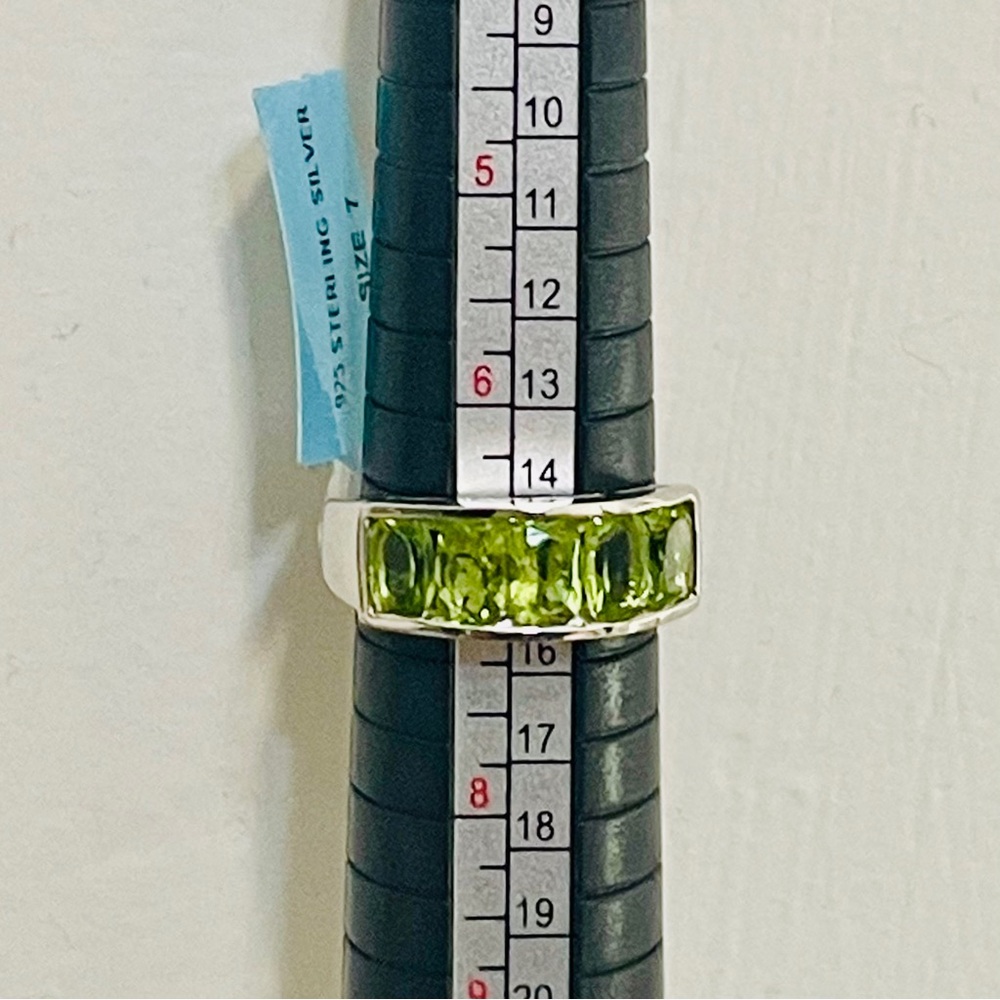 2.75 Carat Genuine Green Peridot Band Ring in 925 Sterling Silver - Picture 12 of 13